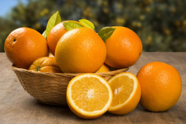 pomarańcze w misce