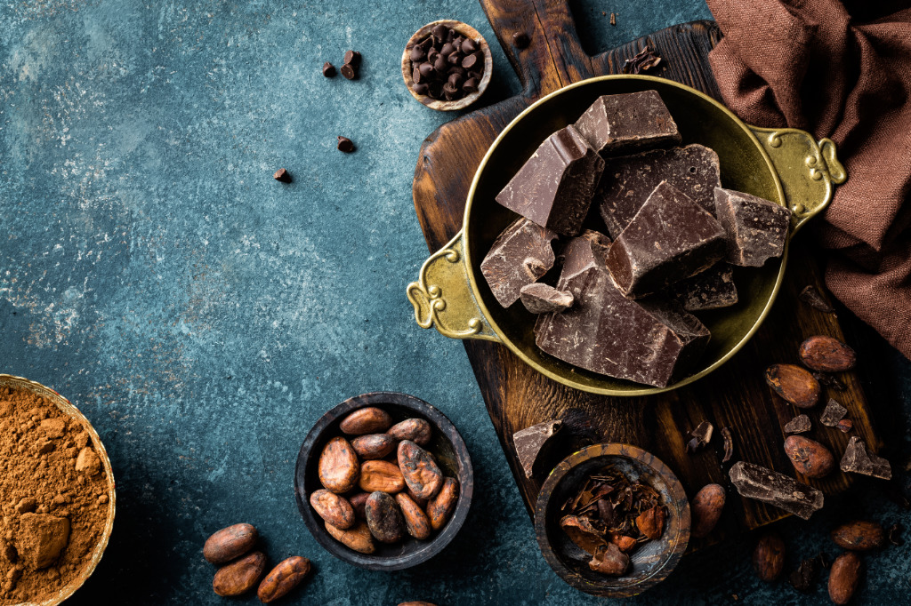 Właściwości czarnej czekolady? Ile ma kalorii? Poznaj wady i zalety.