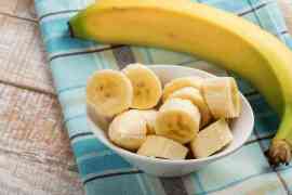pokrojone banany w misce
