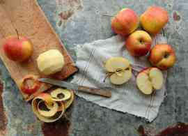 pokrojone i obrane jabłka