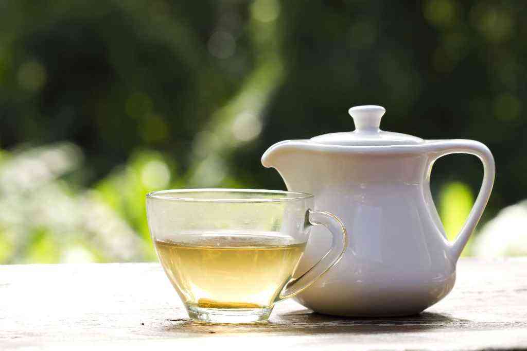 Biała herbata w filiżance