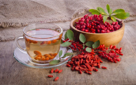 Berberys w misce i herbata