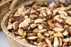 orzechy brazylijskie w koszu