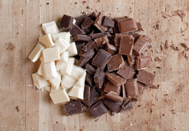 kawałki różnej czekolady
