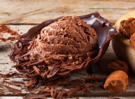 gałka lodów czekoladowych